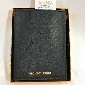 NWT Micheal Kors Sticker Bar  Passport  Wallet